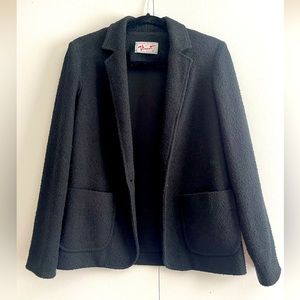 Vintage Vincenti black casual lightweight blazer. Textured soft fabric.